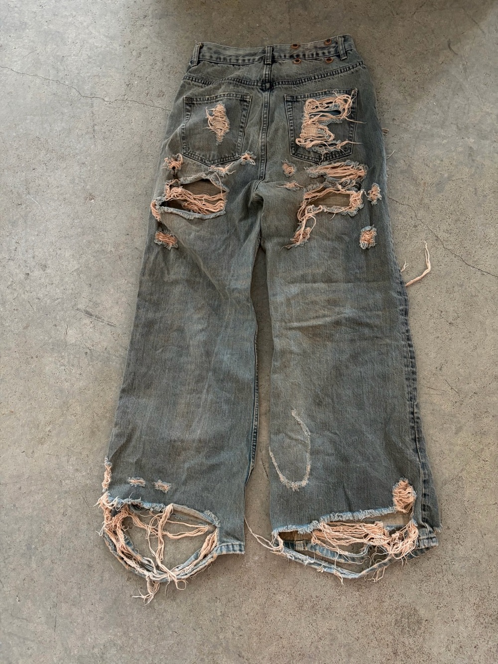 Distressed Jeans - Picture 4 of 5